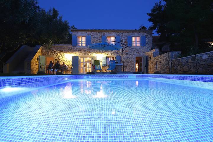 Villa pour 10 personnes, avec jardin et balcon dans Vir - 2