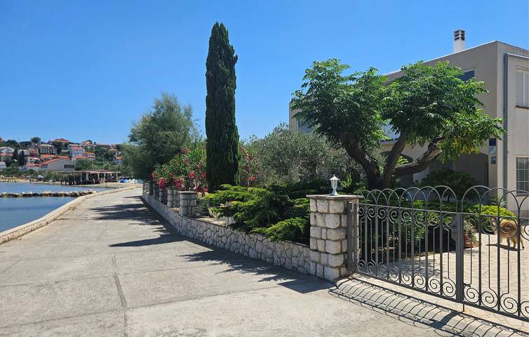 Ferienwohnung für 4 Personen, mit Terrasse in Lopar - 2