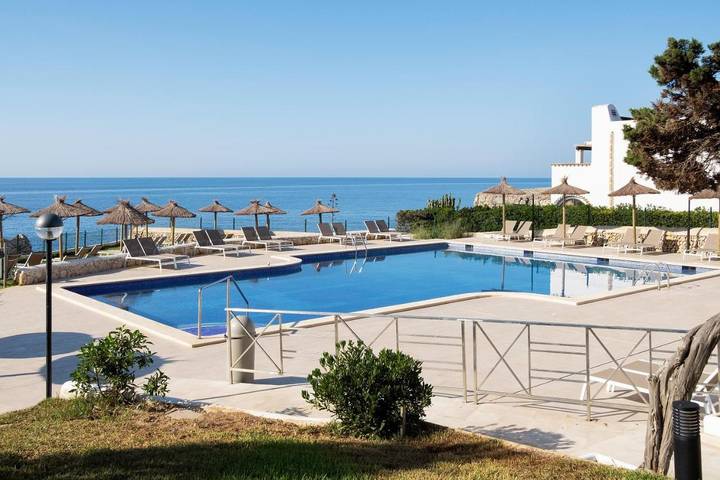 Hotel für 4 Personen, mit Balkon und Terrasse sowie Garten und Pool