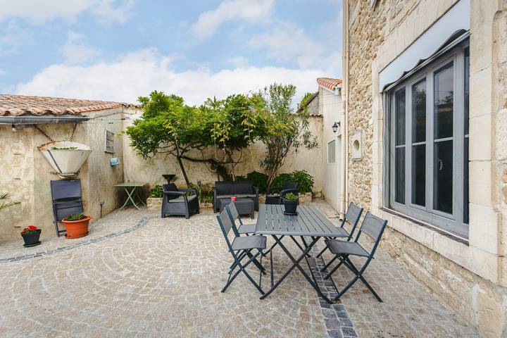 Ferienhaus 'Gîte Les Cigognes' mit Gemeinschaftspool, Wlan und Klimaanlage in Marennes, Côte de Beauté