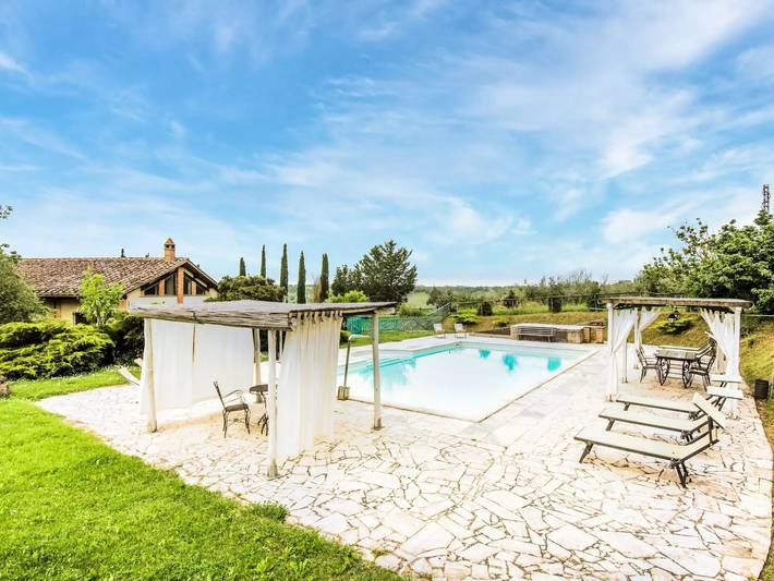 Casa vacanza per 10 persone, con giardino e piscina a Rapolano Terme