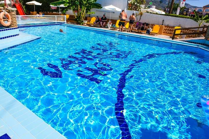 Hotel für 5 Personen, mit Balkon und Terrasse sowie Garten und Kinderpool in Kalamaki - 4