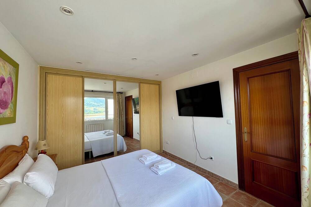 Entire apartment, La Ria - by Wehomes - Mogro River in Mogro, Miengo