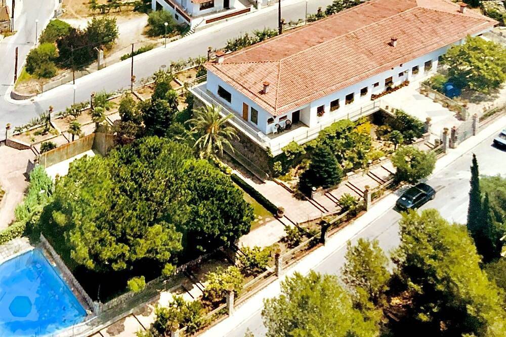 Villa Grande for families by Hlclub Agency in Canyelles (Barcelona), Garraf