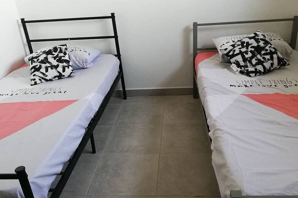 Appartement entier, Appartement entierement a neuf,  equipement neuf in Chusclan, Région de Nîmes