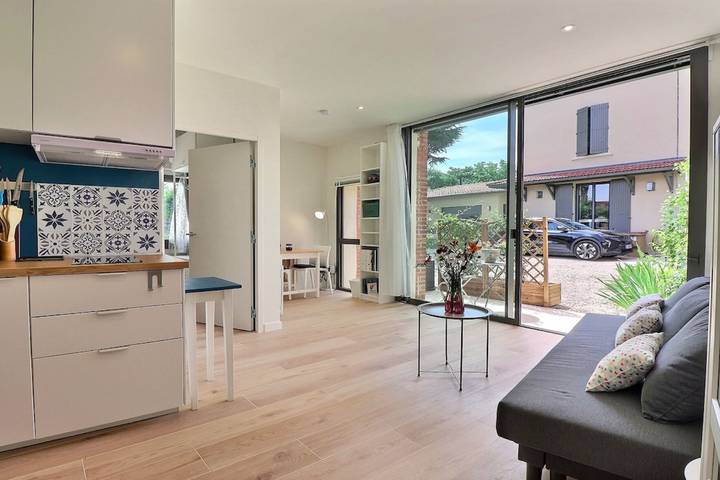 Gîte pour 2 personnes, avec terrasse, adapté aux familles à Caluire-et-Cuire - 3