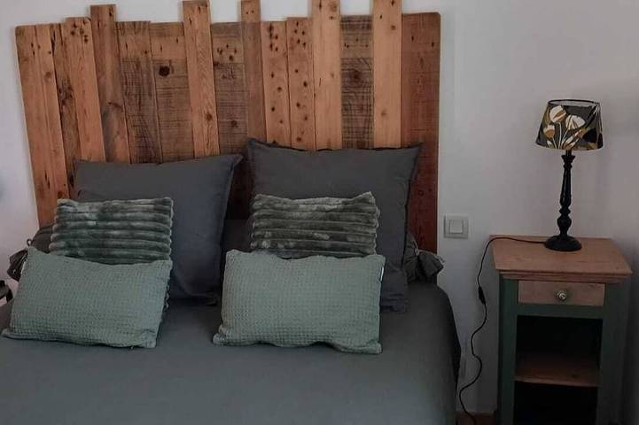 Gîte pour 4 personnes, avec Terrasse ainsi que Jardin et Piscine à Cardet - 4