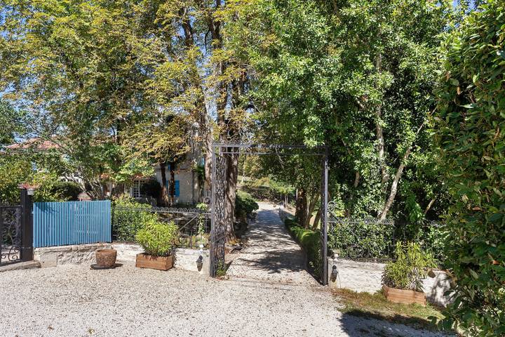 Casa vacanze 'Les Mirandes - Le Châtaignier' con terrazza privata, giardino e Wi-Fi in Montmoreau-Saint-Cybard, Charente
