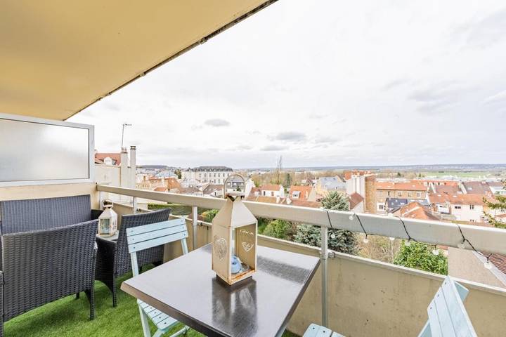 Gîte pour 4 personnes, avec vue et terrasse, animaux acceptés à Saint-Cyr-l'École
