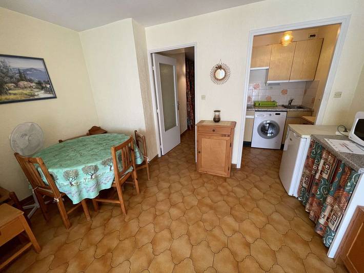 Entire studio, 150 m of the beach, Sea View and pinewood in Saint-Mandrier-sur-Mer, Mediterranean Coast (France)