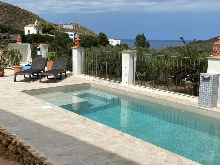 Casa rural para 2 personas, con vistas además de jardín y piscina - 1