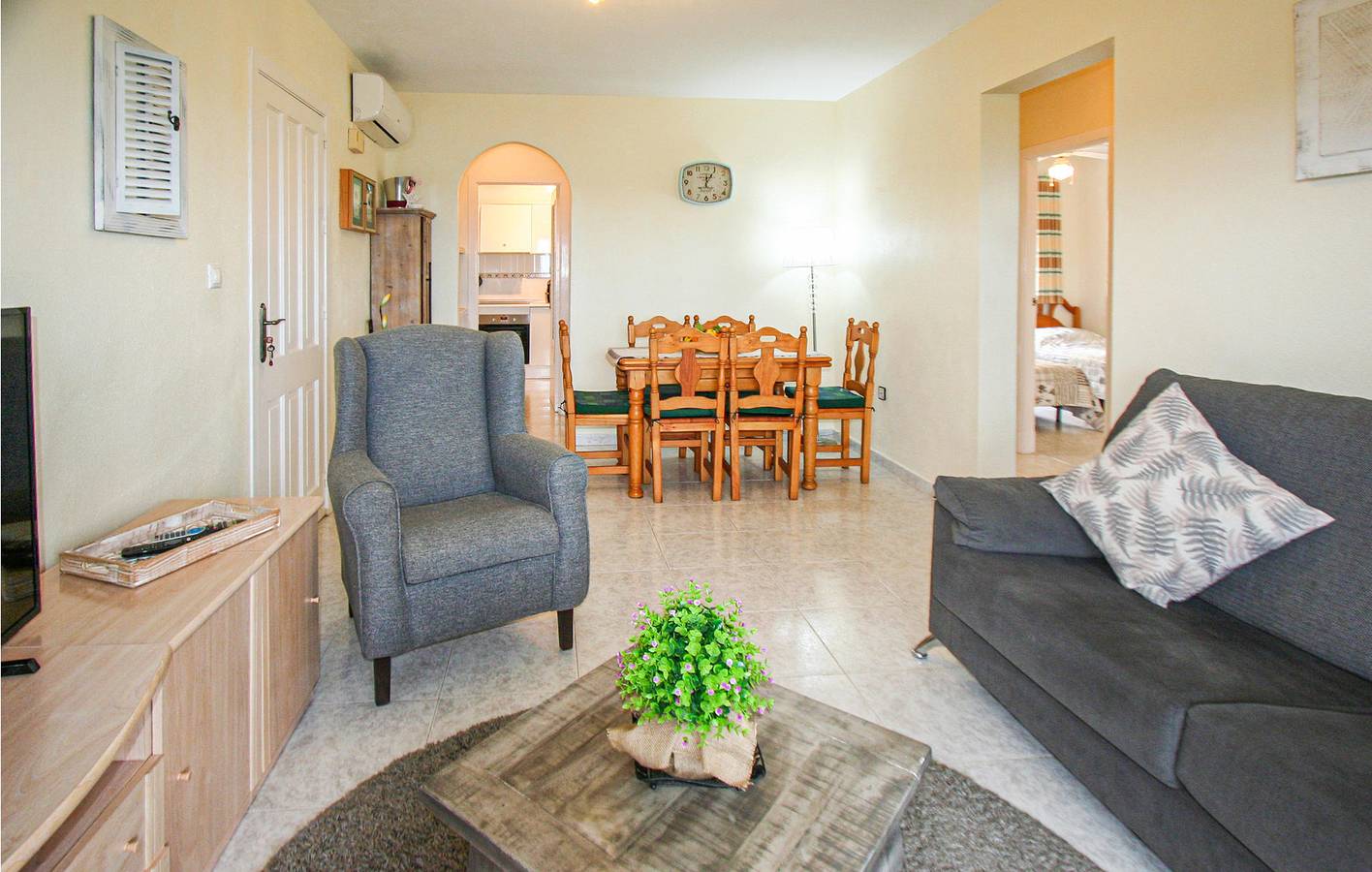 Apartamento de férias inteiro, Oásis WiFi à beira da piscina com terraço e ar condicionado - 2 km da Calle Perseo in El Chaparral, Torrevieja