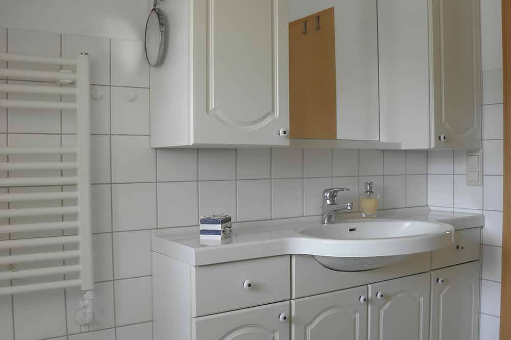 Ganze Wohnung, Ferienwohnung am Dorfteich im Reetdachhaus Ostenfeld / Husum in Ostenfeld (Husum), Eider-Treene-Sorge