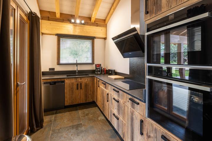 Location de vacances pour 10 personnes, avec jardin et sauna ainsi que terrasse et jacuzzi à Bolquère - 4