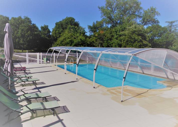 Gîte pour 4 personnes, avec piscine ainsi que jardin et terrasse à Promilhanes