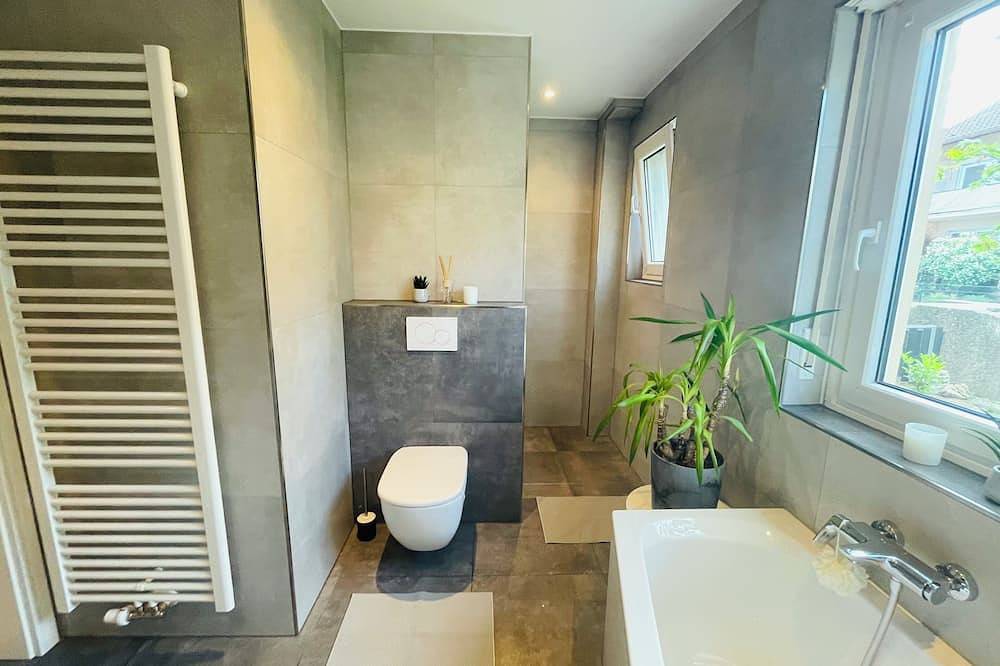 Ganze Wohnung, Moderne Ferienwohnung mit großer Terrasse im Fränkischen Seenland in Allersberg, Frankenalb