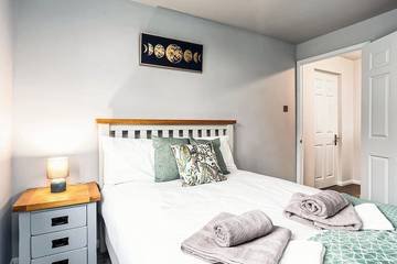 Log Cabin for 6 People in Sheffield, South Yorkshire, Photo 2