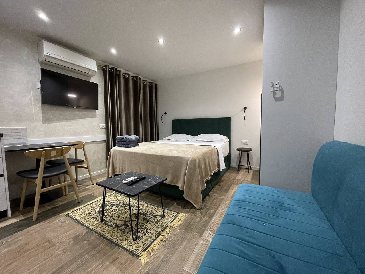 Entire studio, Le petite Central Studio Apartment 1 in Tiranë, Albania