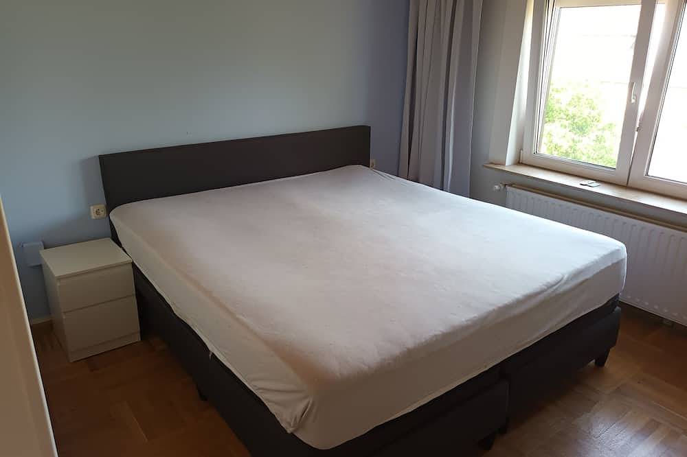 Ganze Wohnung, 3 Zimmer 1.Og 100qm Wintergarten Dachterrasse super Badezimmer in Tangstedt, Kreis Stormarn