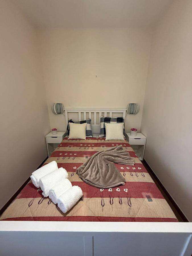 Apartamento de férias inteiro, Standard Double Room with Shared Bathroom in São Martinho de Sardoura, Distrito de Aveiro