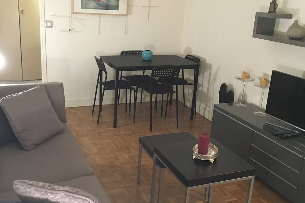 Appartement De Vacances pour 4 Personnes dans Courbevoie, Hauts-de-Seine