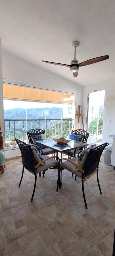 Two-Bedroom House in Genalguacil, Malaga Prowincja