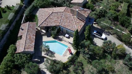 Gîte pour 4 personnes, avec balcon ainsi que piscine et jardin à Les Vans