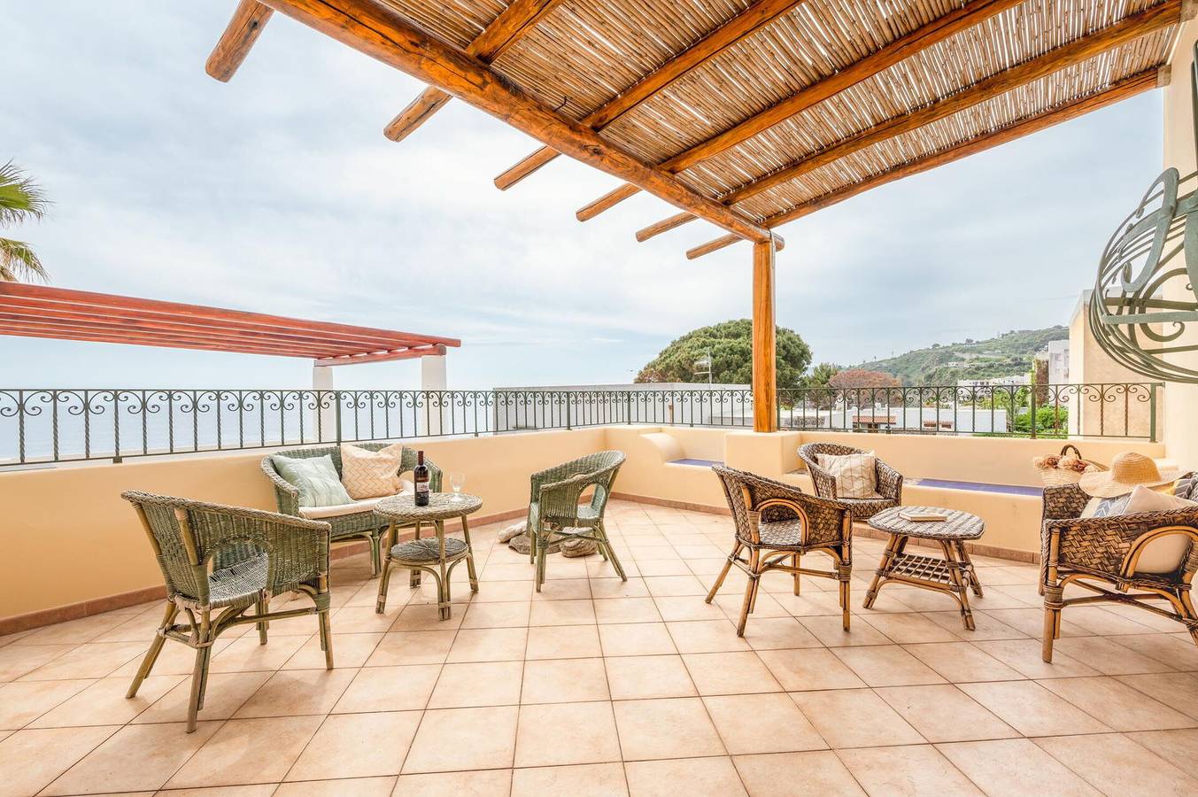 Ganze Wohnung, Ferienwohnung für 5 Personen mit Terrasse in Lipari