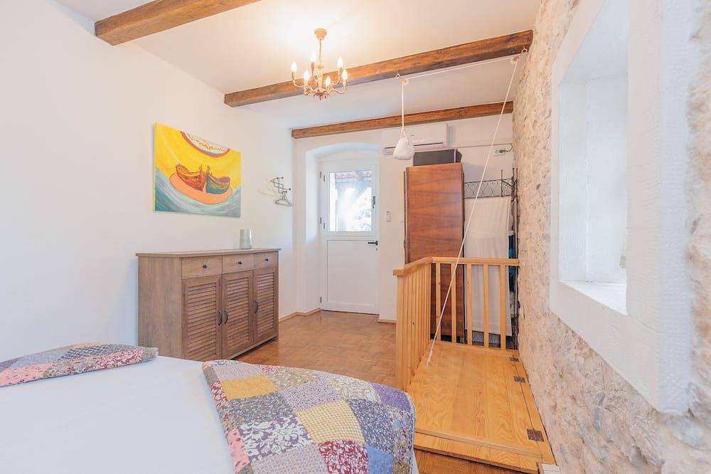 Traditionelles Ferienhaus am Meer in Plaža Jaz, Poljana