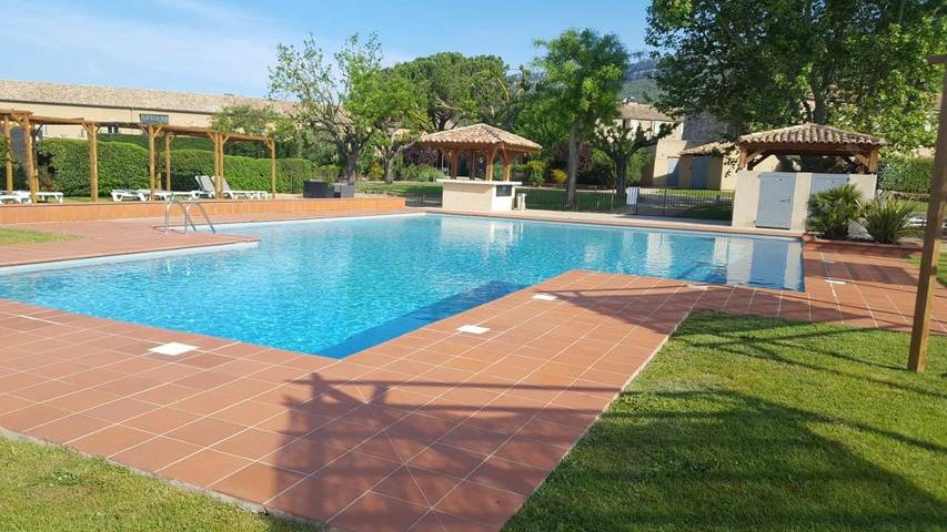 Hôtel pour 2 personnes, avec terrasse ainsi que jardin et piscine à Châteauneuf-le-Rouge - 2