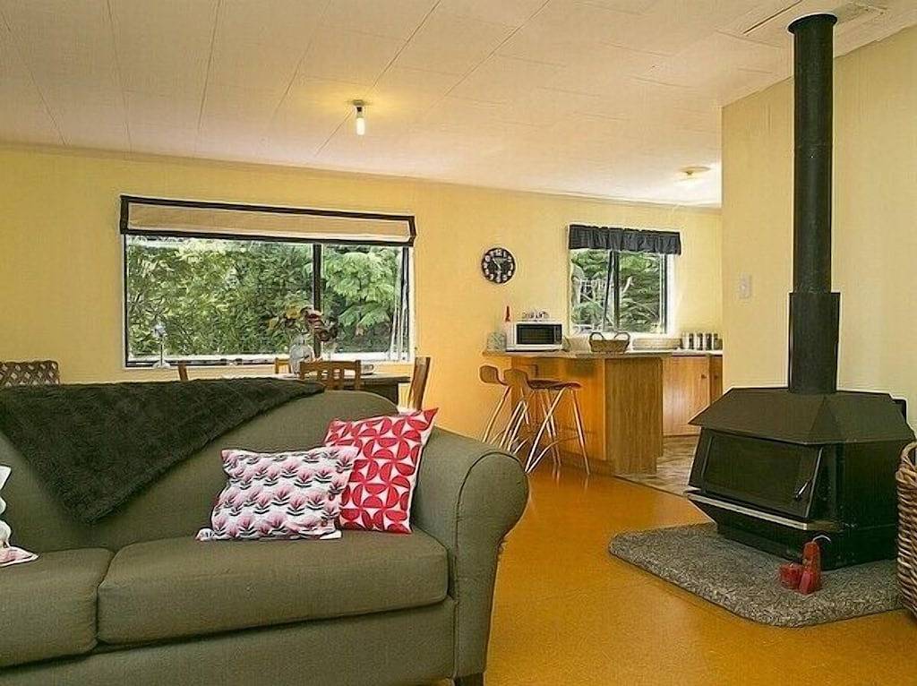 Matuku Hideaway - Taupo Holiday Home in Taupo, Taupo District