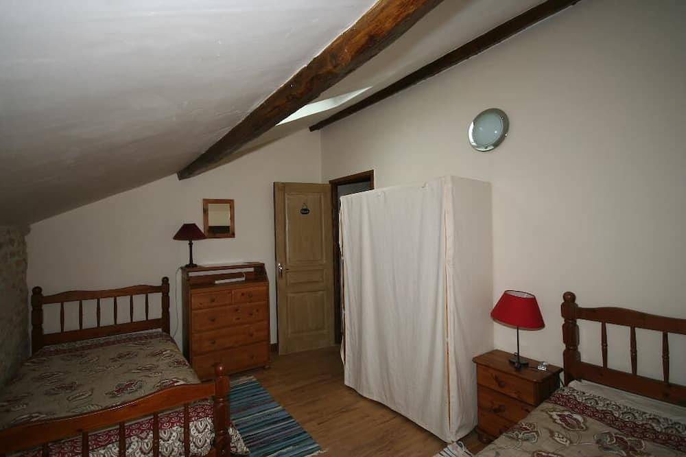 Quiet rural French retreat in Limalonges, Région de Niort