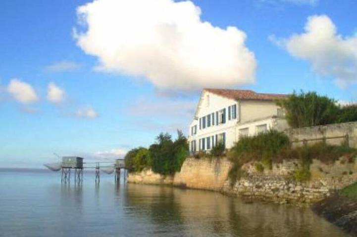 Gîte pour 4 personnes, avec Balcon ainsi que Jacuzzi et Jardin à Talmont-sur-Gironde