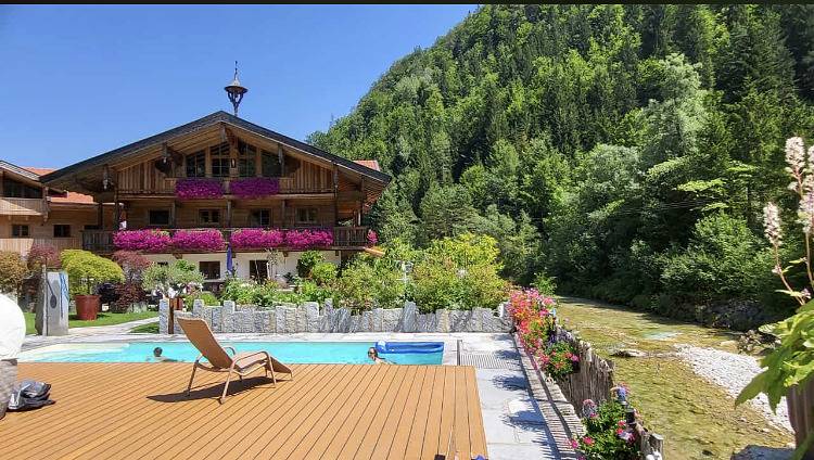 Ferienwohnung für 4 Personen, mit Terrasse und Garten sowie Sauna in Oberbayern