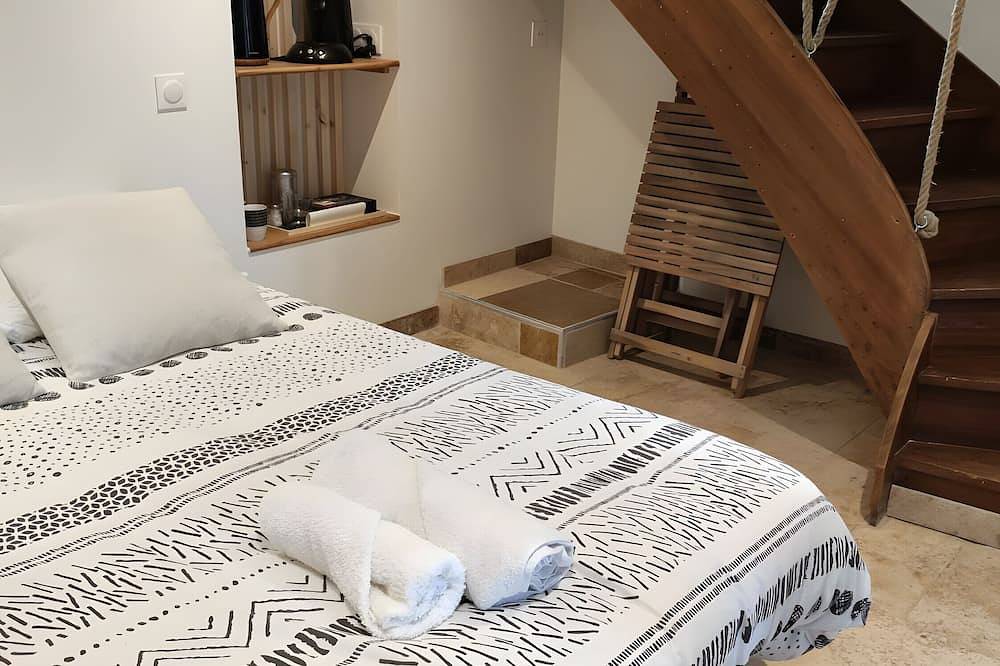 Bed and Breakfast 'Jolie' with Mountain View, Private Terrace and Wi-Fi in Sainte-Engrâce, Oloron-Sainte-Marie region