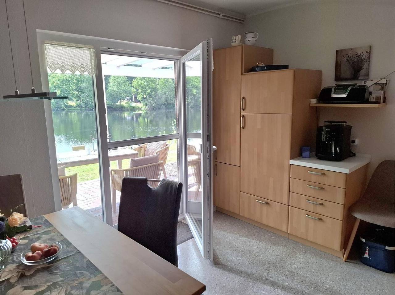 Idyllic lakeside cottage in Grabstede, Bockhorn