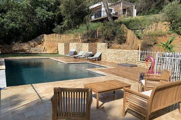Gîte pour 6 personnes, avec piscine ainsi que balcon et jardin à Saint-Marcel-d'Ardèche