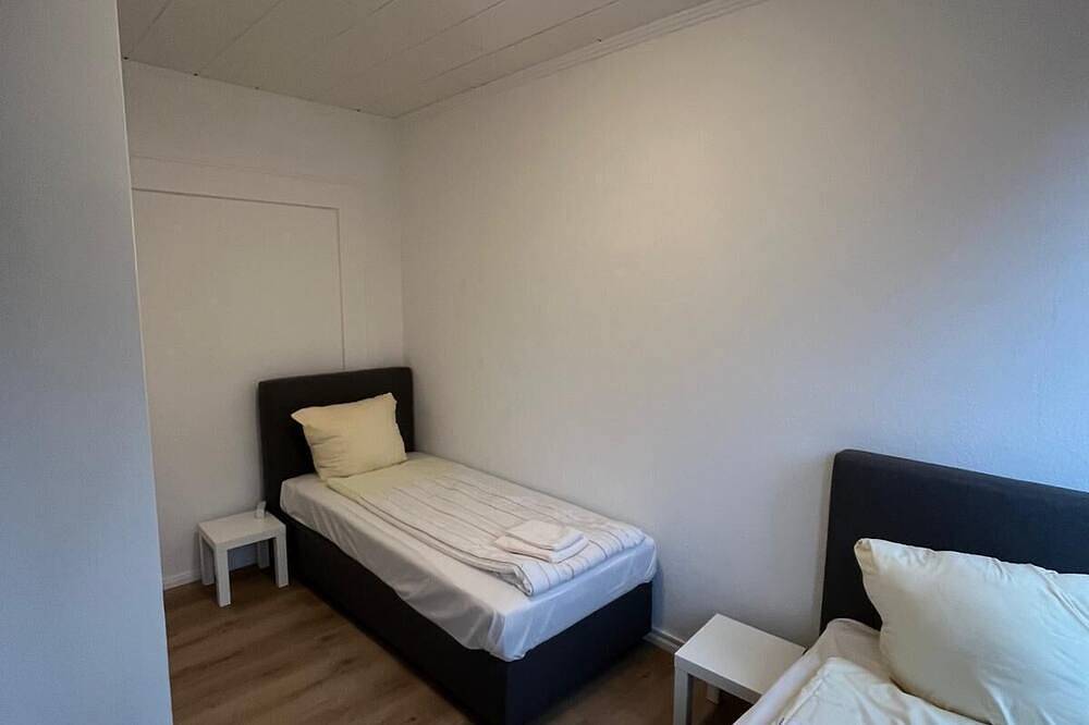 Plöner Straße 173 - 4 Schlafzimmer mit 2 Bädern in Neumünster, Schleswig-Holstein Binnenland