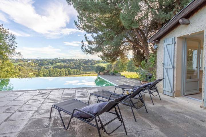 Chalet para 8 personas, con jardín además de vistas y piscina - 1