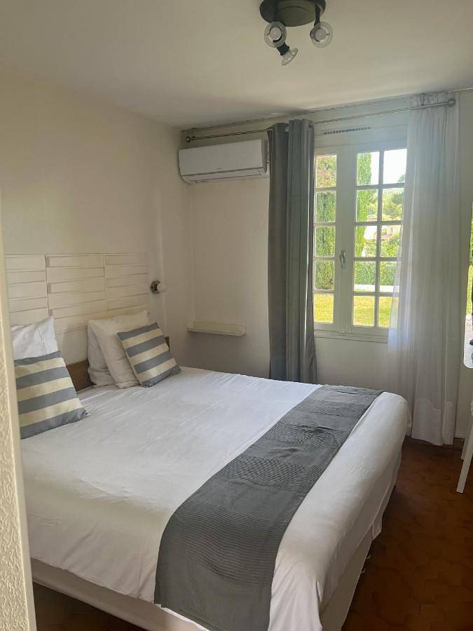 Hôtel pour 2 personnes, avec Terrasse et Jardin ainsi que Piscine et Vue