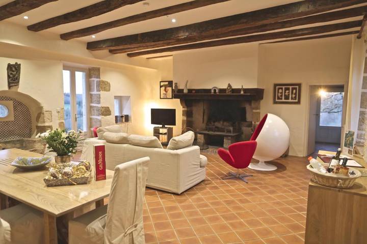 Location de vacances pour 6 personnes, avec piscine et sauna ainsi que jardin et vue, animaux acceptés à Saint-Martial-de-Valette - 4