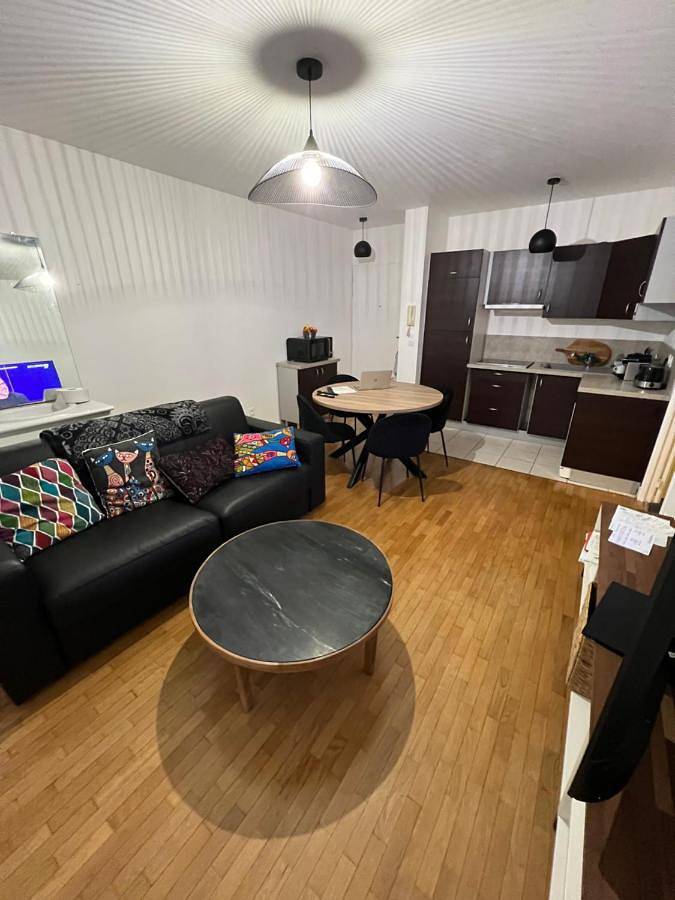 Appartement entier, One-Bedroom Apartment in Longjumeau, Essonne