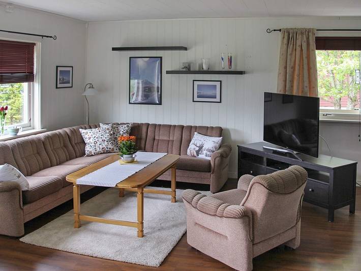 Ferienhaus für 9 Personen, mit Terrasse und Garten, kinderfreundlich in Troms - 2