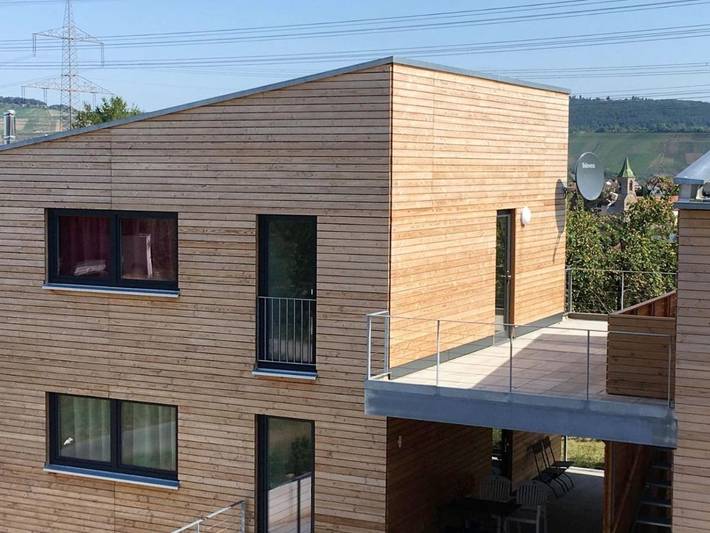 Ferienwohnung für 5 Personen, mit Balkon und Terrasse sowie Garten und Ausblick in Weinstadt