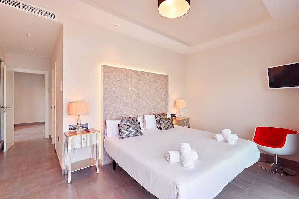 Moderne Nye Og Sted Til Pacha, Marina Botafoch, Talamanca Beach, Ibiza Town, in Cap Martinet, Santa Eulària des Riu