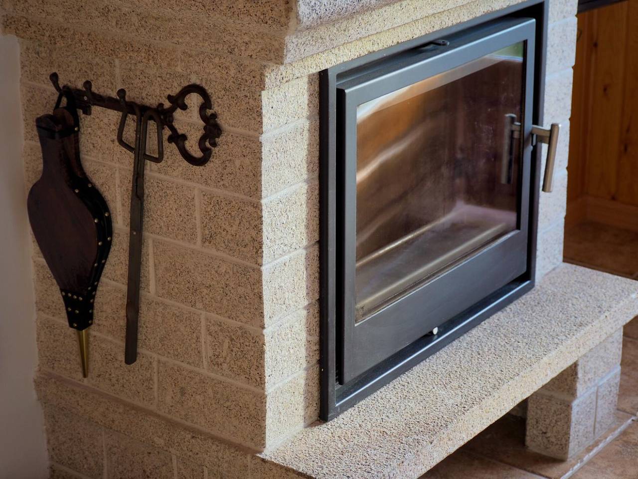 Apartamento vacacional entero, Planta Baja 3 hab. Chimenea, Jardín, Vistas y Wifi in Llivia, Parque Natural Regional de los Pirineos Catalanes