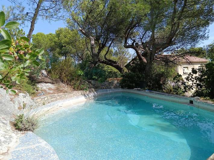 Appartement de vacances pour 4 personnes, avec piscine ainsi que jardin et vue