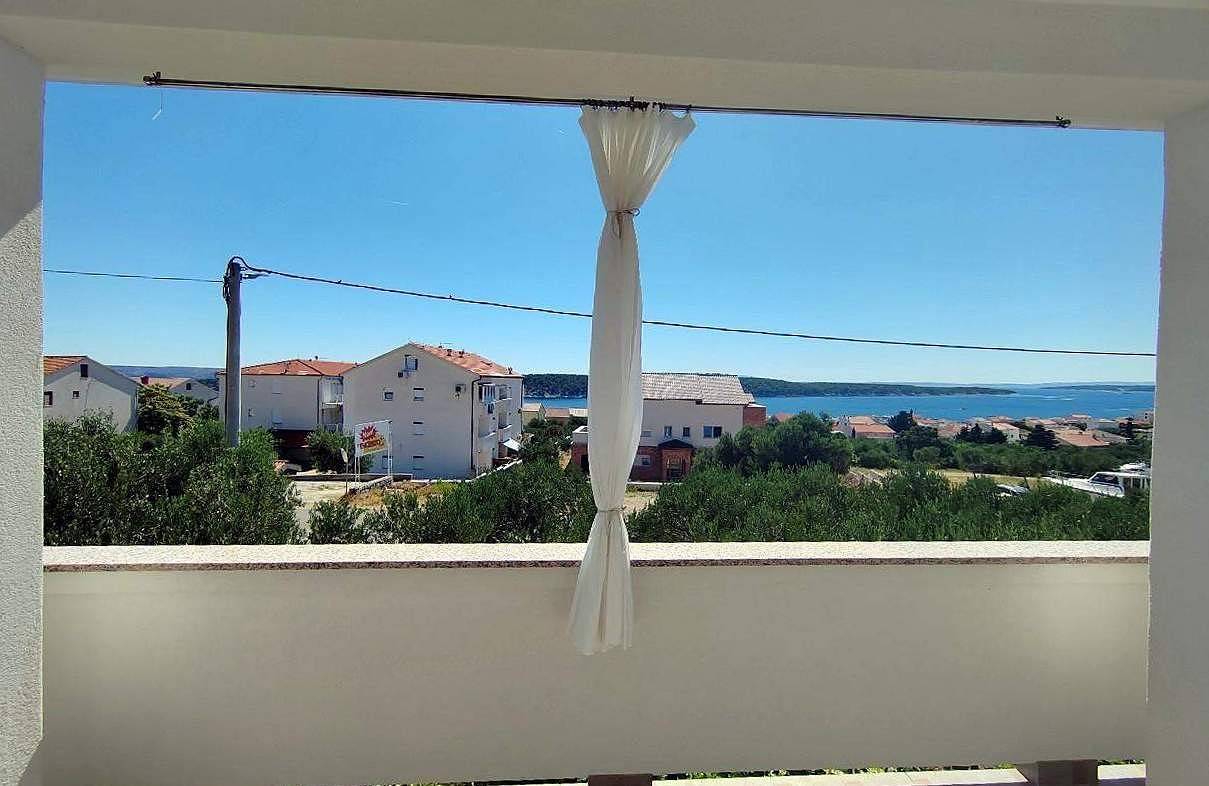 Ganze Wohnung, 2-Zimmer-Ferienwohnung mit Terrasse und Meerblick Barbat (Rab) A-25045-a in Barbat na Rabu, Rab