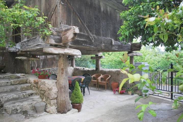 Casa rural para 6 personas, con terraza y vistas, Se admiten mascotas en Posada de Llanes