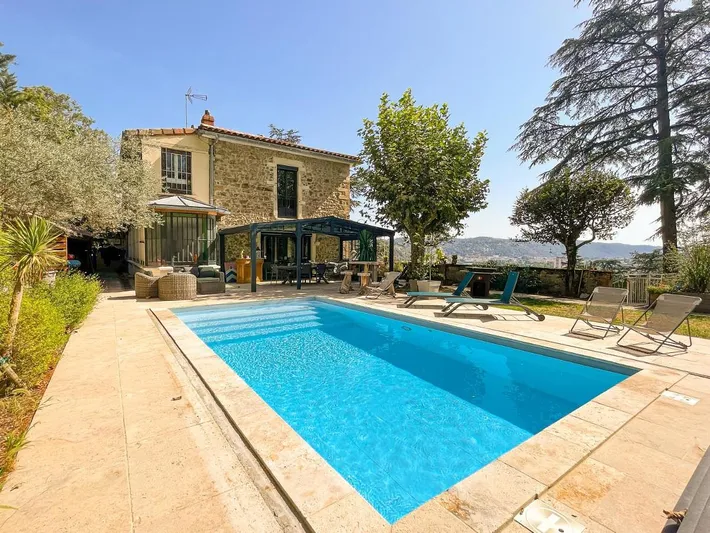 Casa de vacaciones para 7 personas, con vistas además de piscina y jardín - 1
